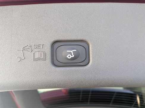 Used 2025 Lincoln Nautilus Premier image 14