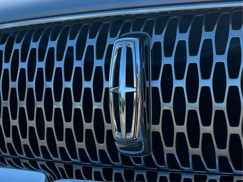 Used 2023 Lincoln Nautilus AWD w/ Premium Package image 35