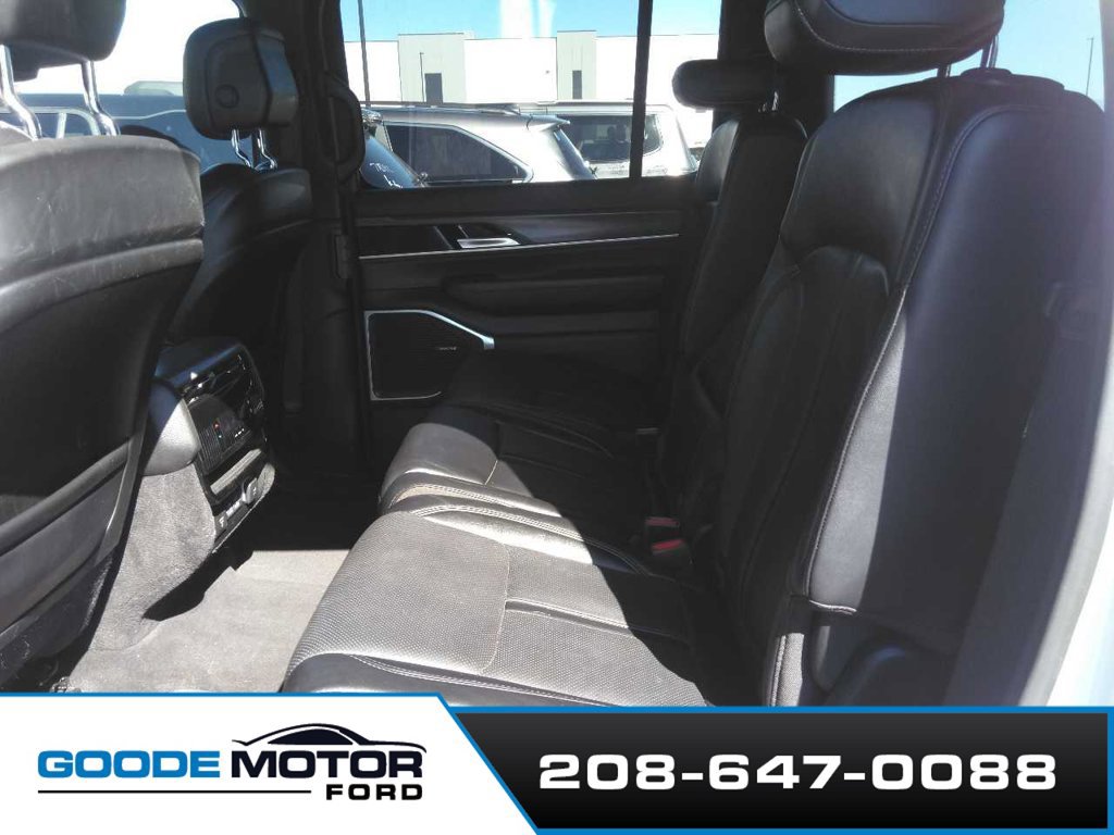Used 2024 Jeep Wagoneer L Series II w/ Flexible Seating Group AWD/4WD image 8