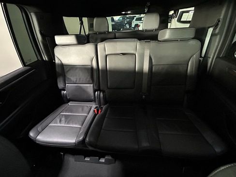 Used 2025 Chevrolet Suburban LT image 13