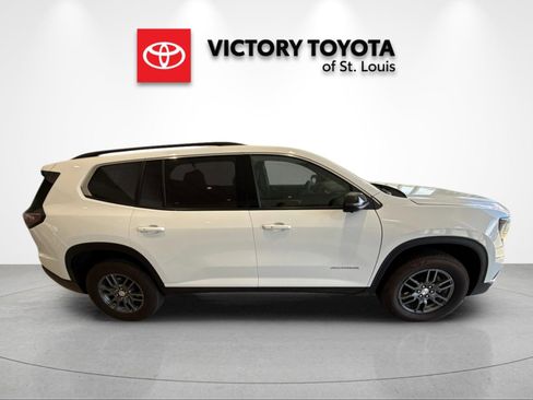 Used 2025 GMC Acadia Elevation AWD/4WD image 2