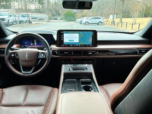 Used 2025 Lincoln Aviator Reserve w/ Illumination Package image 12