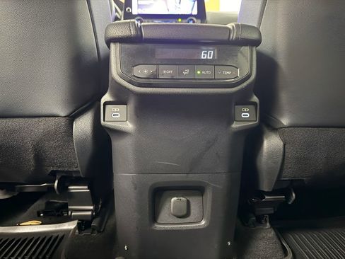 Used 2024 Toyota Grand Highlander XLE AWD/4WD image 27