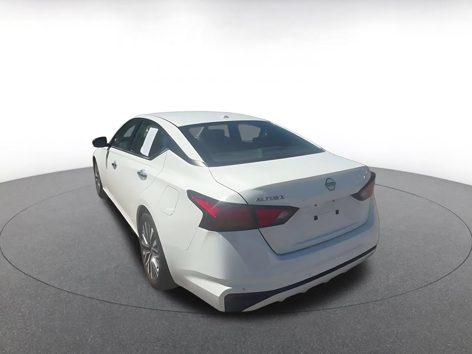 Used 2025 Nissan Altima 2.5 SV FWD image 10