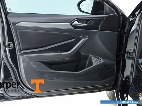 Used 2024 Volkswagen Jetta SE w/ Panoramic Sunroof Package image 18