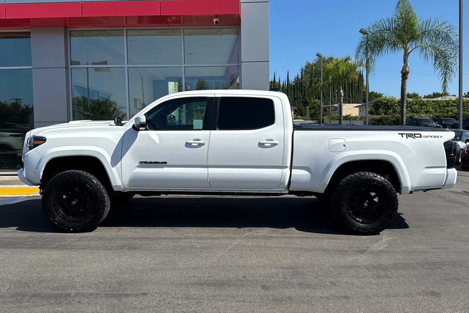 Used 2023 Toyota Tacoma TRD Sport w/ Black Out Package (TMS) RWD image 8