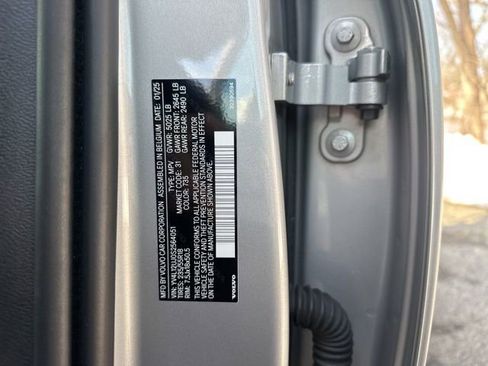 Certified 2025 Volvo XC40 B5 Core image 32