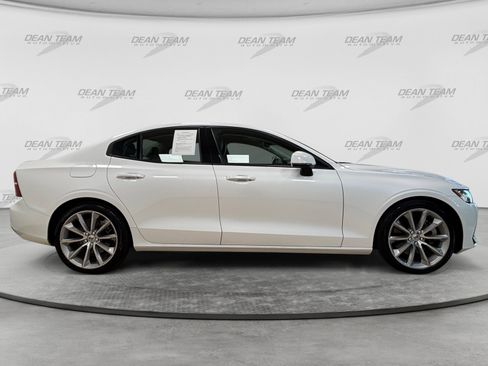 Used 2021 Volvo S60 T6 Momentum AWD/4WD image 9