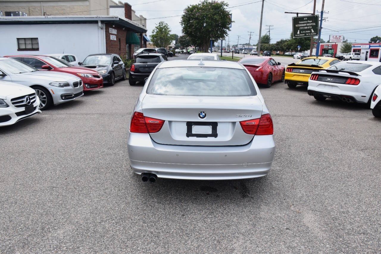 Used 2010 BMW 328i Sedan RWD image 4