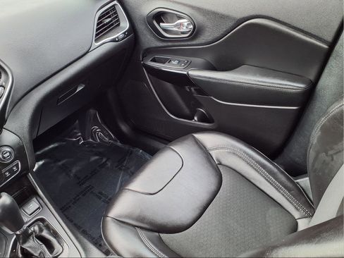 Used 2021 Jeep Cherokee Latitude Plus image 15