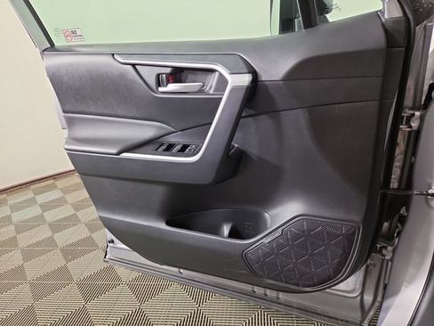 Used 2025 Toyota RAV4 XLE AWD/4WD image 29