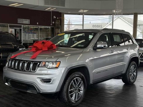 Used 2020 Jeep Grand Cherokee Limited image 3