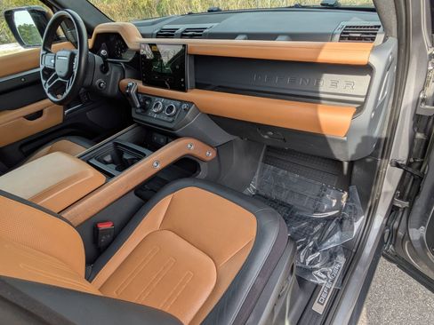 Used 2023 Land Rover Defender 110 X image 30