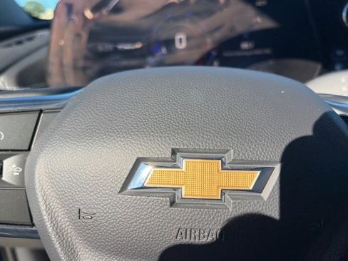 Used 2025 Chevrolet Traverse LT image 38