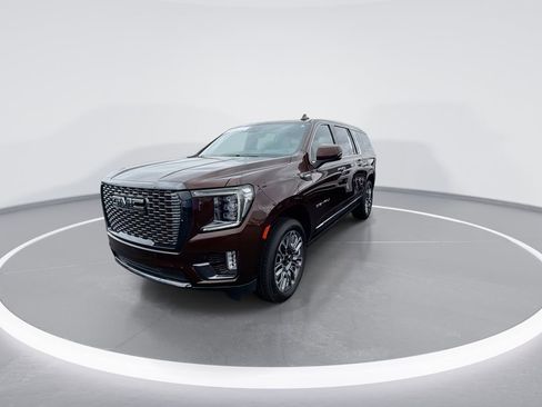 Used 2023 GMC Yukon XL Denali Ultimate w/ LPO, Floor Liner Package AWD/4WD image 4