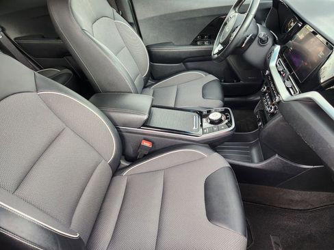 Used 2022 Kia Niro EX w/ Cold Weather Package FWD image 13