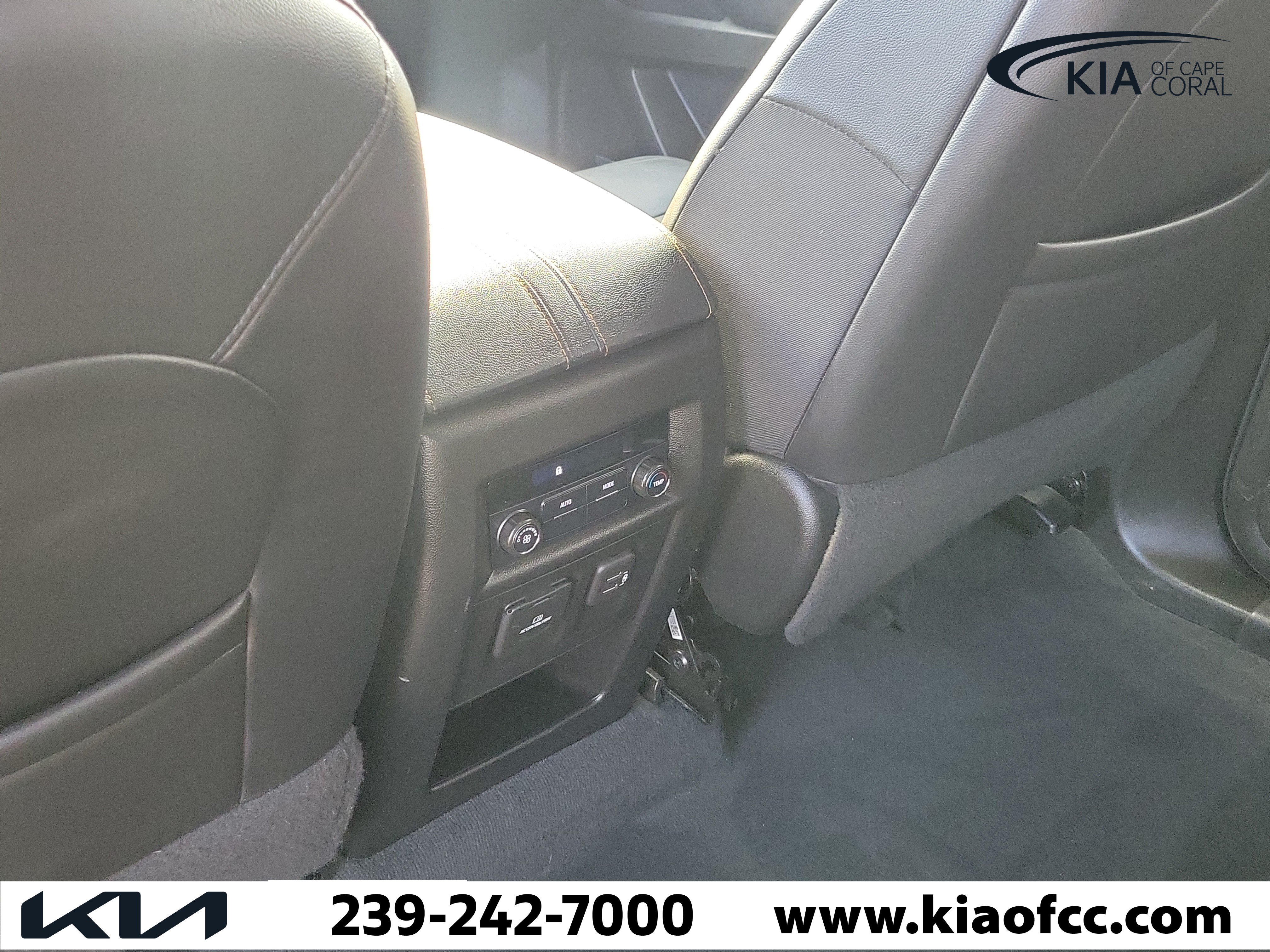 Used 2021 Chevrolet Traverse LT w/ LT Premium Package FWD image 14
