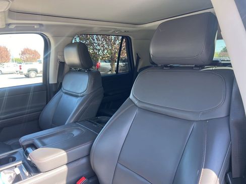 Used 2025 Ford Expedition Active AWD/4WD image 10