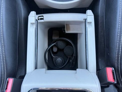 Used 2014 Chrysler Town & Country Touring FWD image 28