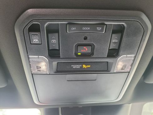 Used 2025 Toyota Tundra Limited AWD/4WD image 46
