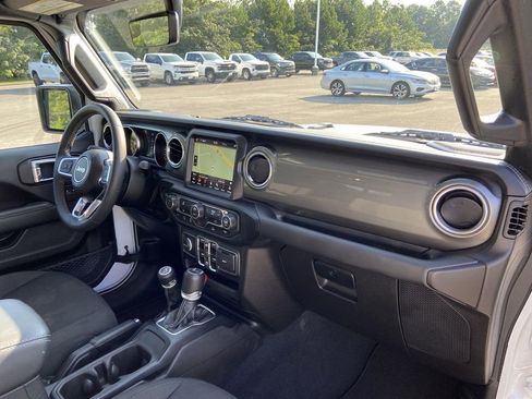 Used 2023 Jeep Gladiator Overland image 28