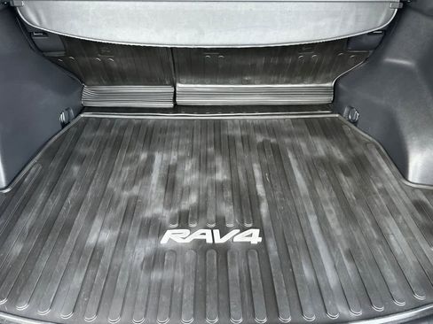 Used 2022 Toyota RAV4 XLE w/ Convenience Package AWD/4WD image 16
