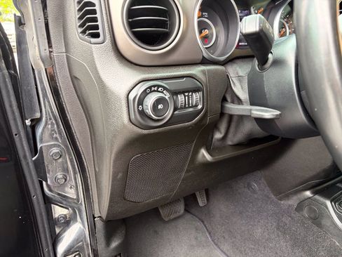 Used 2020 Jeep Wrangler Unlimited Sport S AWD/4WD image 23