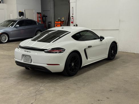 Used 2018 Porsche 718 Cayman RWD image 7