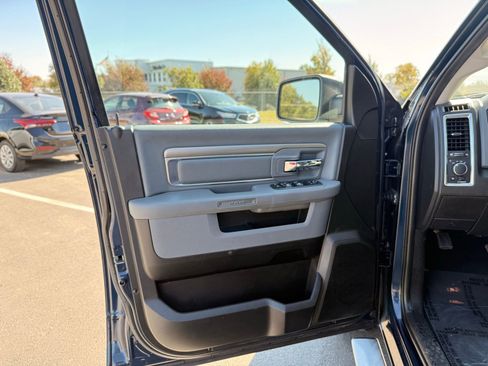 Used 2020 RAM 1500 Classic SLT w/ Luxury Group image 10