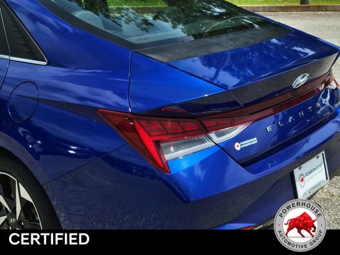 Used 2022 Hyundai Elantra Limited w/ Preferred Accessory Package FWD image 12
