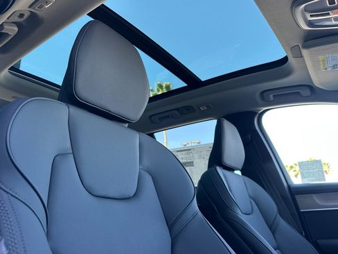 New 2025 Volvo XC90 B6 Core w/ Protection Package Premier image 19