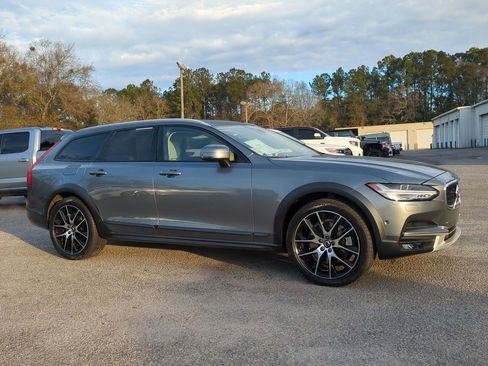 Used 2020 Volvo V90 T6 Cross Country image 2