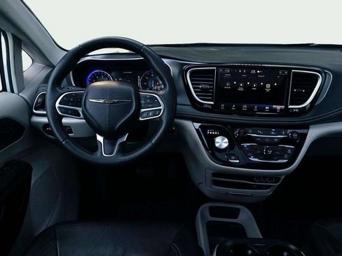 Used 2022 Chrysler Pacifica Touring-L AWD/4WD image 22