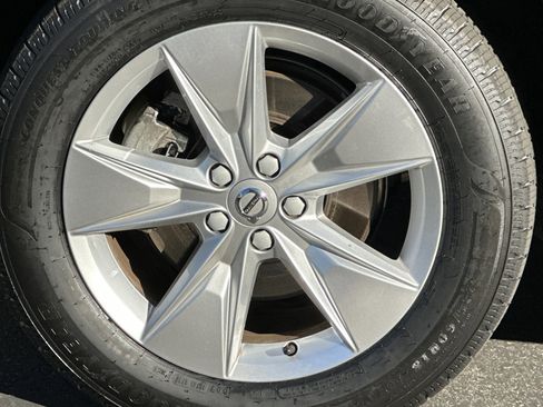 Certified 2022 Volvo XC60 B5 Momentum image 34