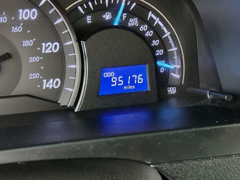 Used 2015 Toyota Camry LE FWD image 12