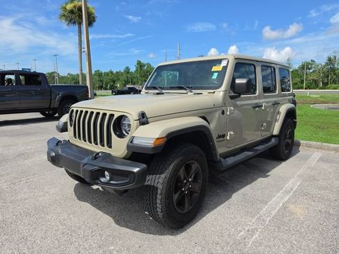 Used 2022 Jeep Wrangler Unlimited Sahara AWD/4WD image 7