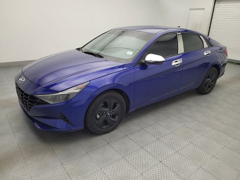 Used 2023 Hyundai Elantra SEL FWD image 2