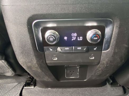 Used 2022 GMC Yukon SLT w/ SLT Luxury Package image 12