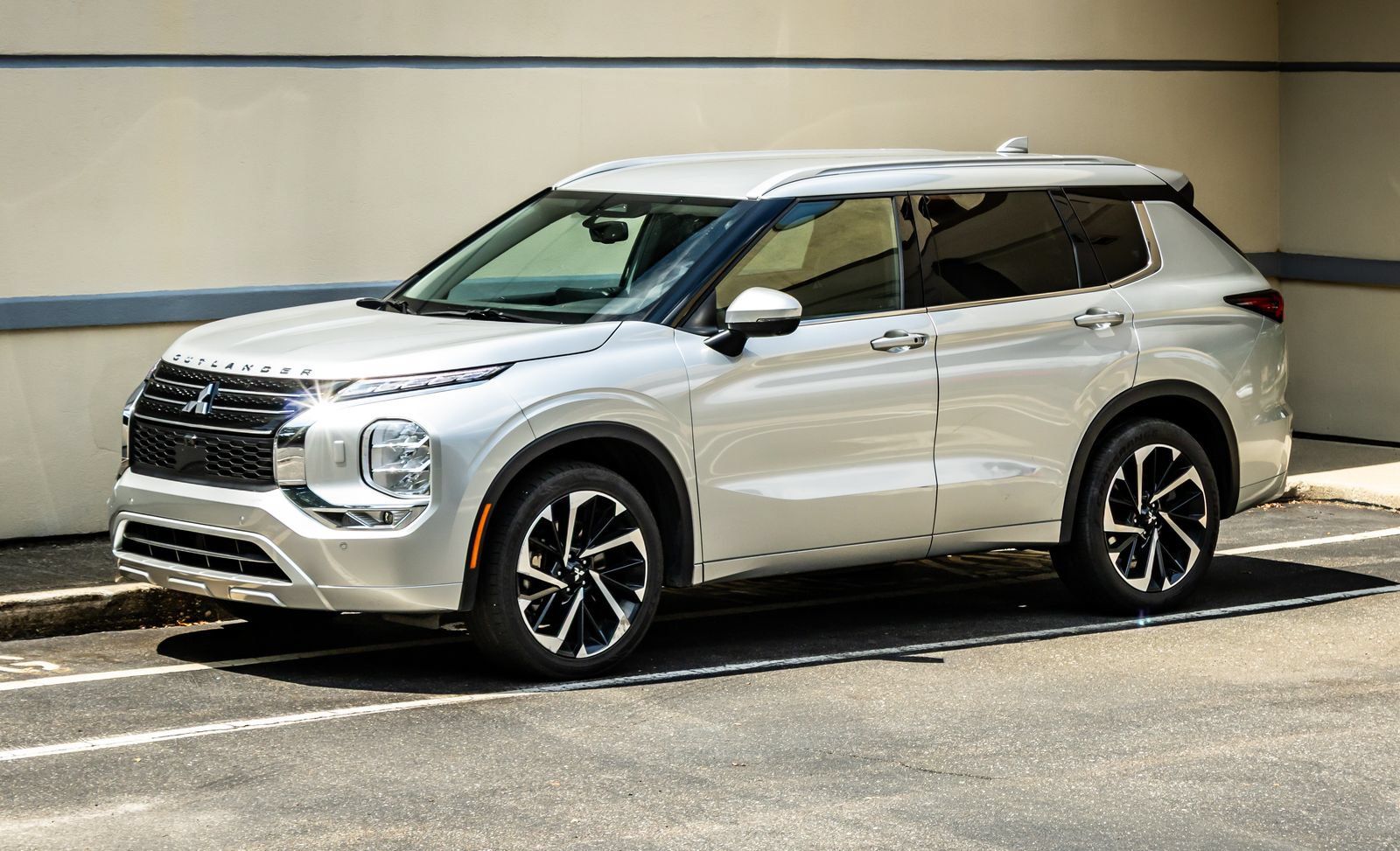 Used 2022 Mitsubishi Outlander SEL AWD/4WD image 3