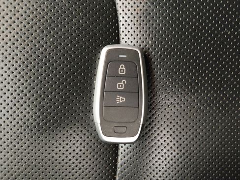 Used 2019 Jeep Cherokee Limited image 32