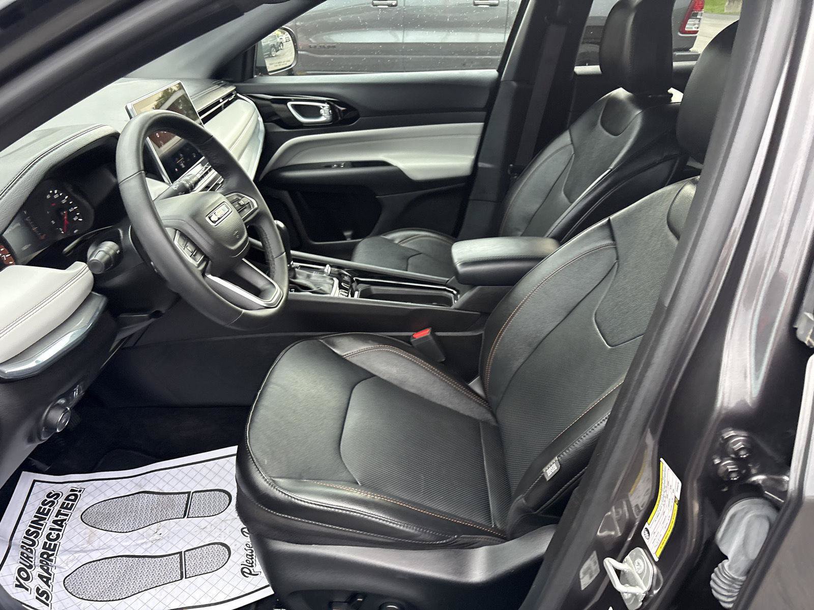 Used 2023 Jeep Compass Limited AWD/4WD image 9
