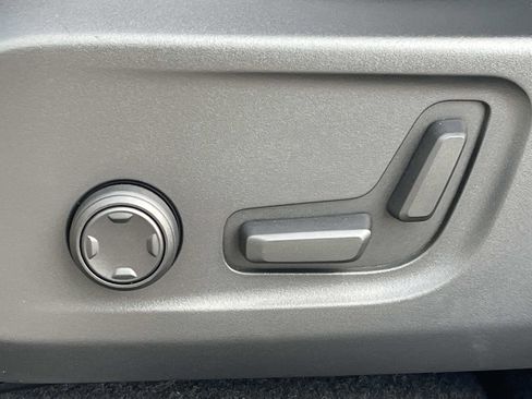 Certified 2022 Volvo XC40 P8 Recharge Plus image 18