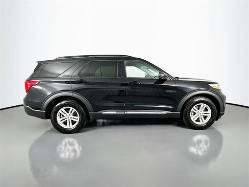 Used 2024 Ford Explorer XLT w/ Equipment Group 202A image 8