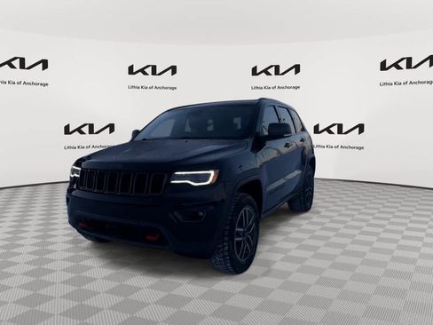 Used 2019 Jeep Grand Cherokee Trailhawk w/ Trailhawk Luxury Group image 4