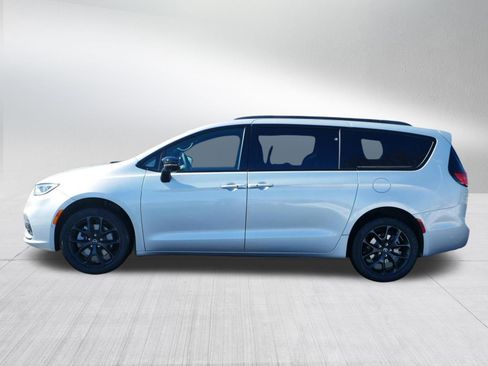 New 2026 Chrysler Pacifica Select image 4