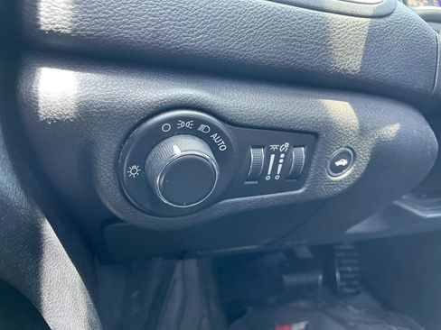 Used 2015 Chrysler 200 Limited FWD image 20