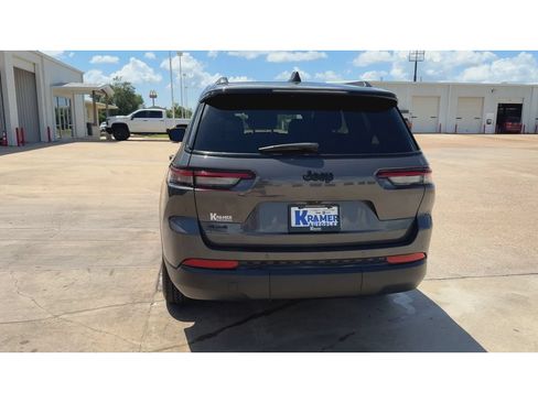 Used 2025 Jeep Grand Cherokee L Altitude AWD/4WD image 7