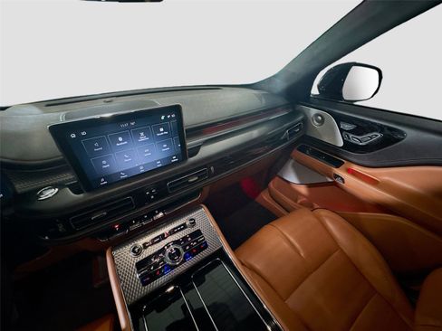 Used 2023 Lincoln Aviator Black Label w/ Dynamic Handling Package AWD/4WD image 9