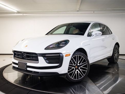 Certified 2023 Porsche Macan AWD/4WD image 1