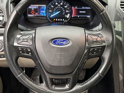 Used 2019 Ford Explorer XLT w/ Equipment Group 202A AWD/4WD image 17